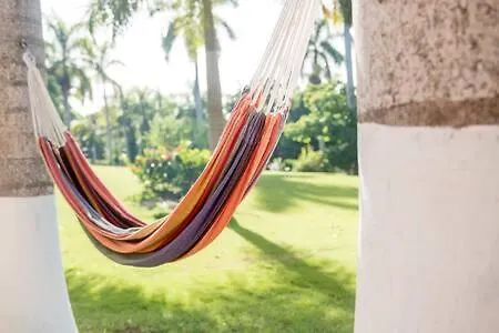 Gasthof Hospitality Expert Mccartney - Tour Pool Bar Montego Bay