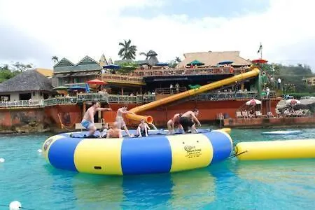 Hospitality Expert Mccartney - Tour Pool Bar Gasthof Montego Bay